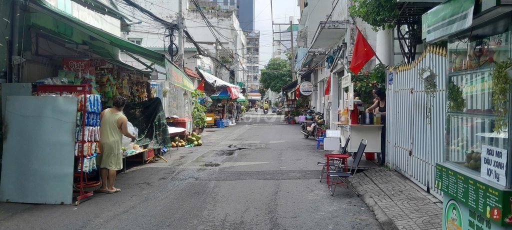 Cho thuê nhà 4PN, 3WC, sân thượng, hẻm 6,5m Bùi Văn Ba