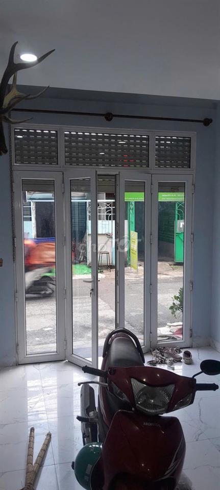 Cho thuê nhà 4PN, 3WC, sân thượng, hẻm 6,5m Bùi Văn Ba