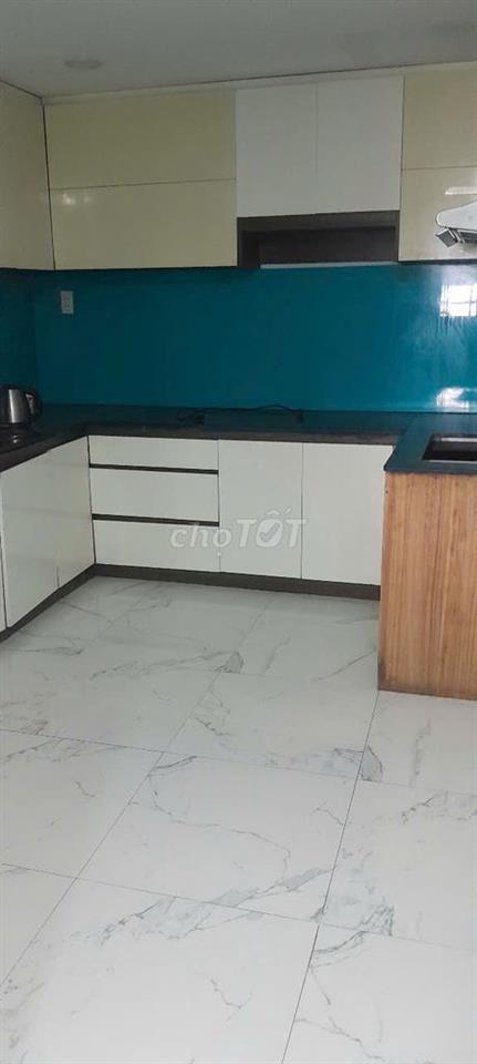 Cho thuê nhà 4PN, 3WC, sân thượng, hẻm 6,5m Bùi Văn Ba
