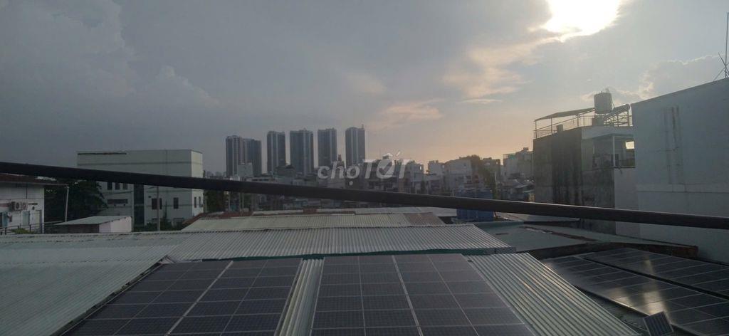 Cho thuê nhà 4PN, 3WC, sân thượng, hẻm 6,5m Bùi Văn Ba