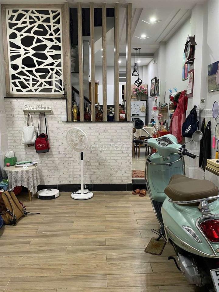 NHÀ FULL NỘI THẤT HẺM 30 LÂM VĂN BỀN 