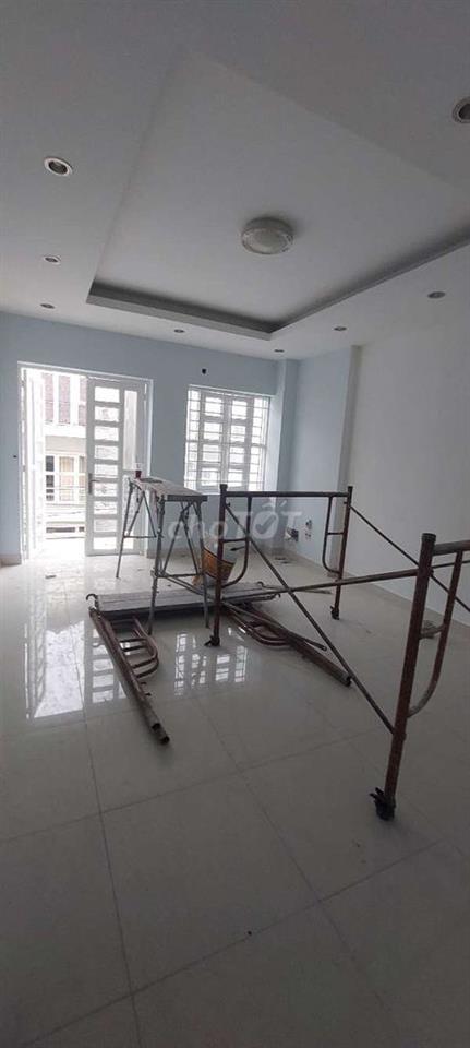 CHO THUÊ NHÀ MỚI 100% HẺM XE HƠI TRÁNH NGUYỄN THỊ THẬP Q7