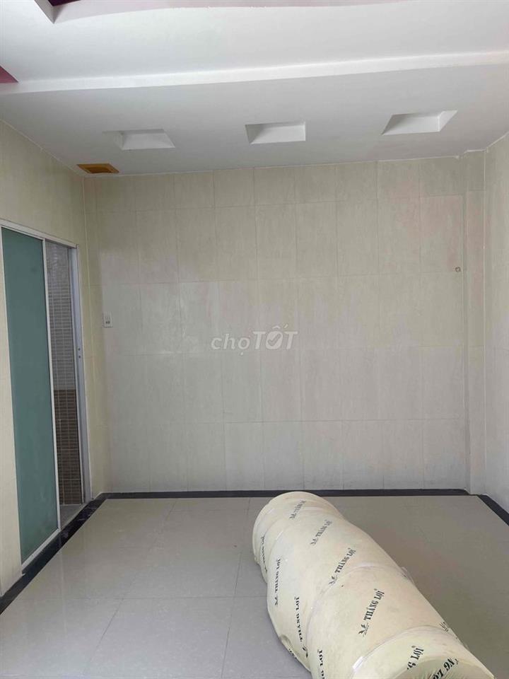cho thuê nhà 1trệt 2 lầu  3 pngủ , 3 vệ sinh 1 phòng bếp , 1 phòng kh