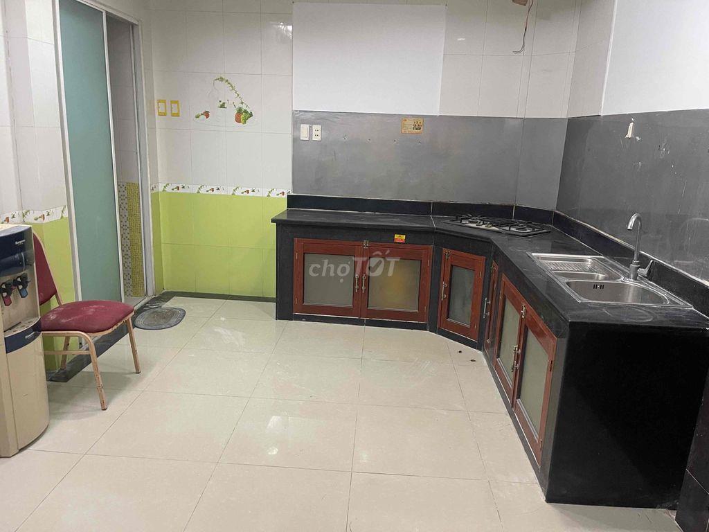 cho thuê nhà 1trệt 2 lầu  3 pngủ , 3 vệ sinh 1 phòng bếp , 1 phòng kh