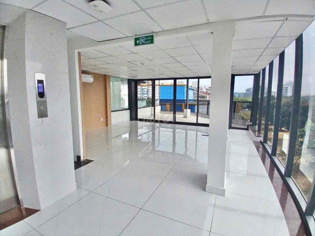 CHO THUÊ CĂN GÓC 3 MẶT TIỀN- CÓ THANG MÁY- 75 triệu