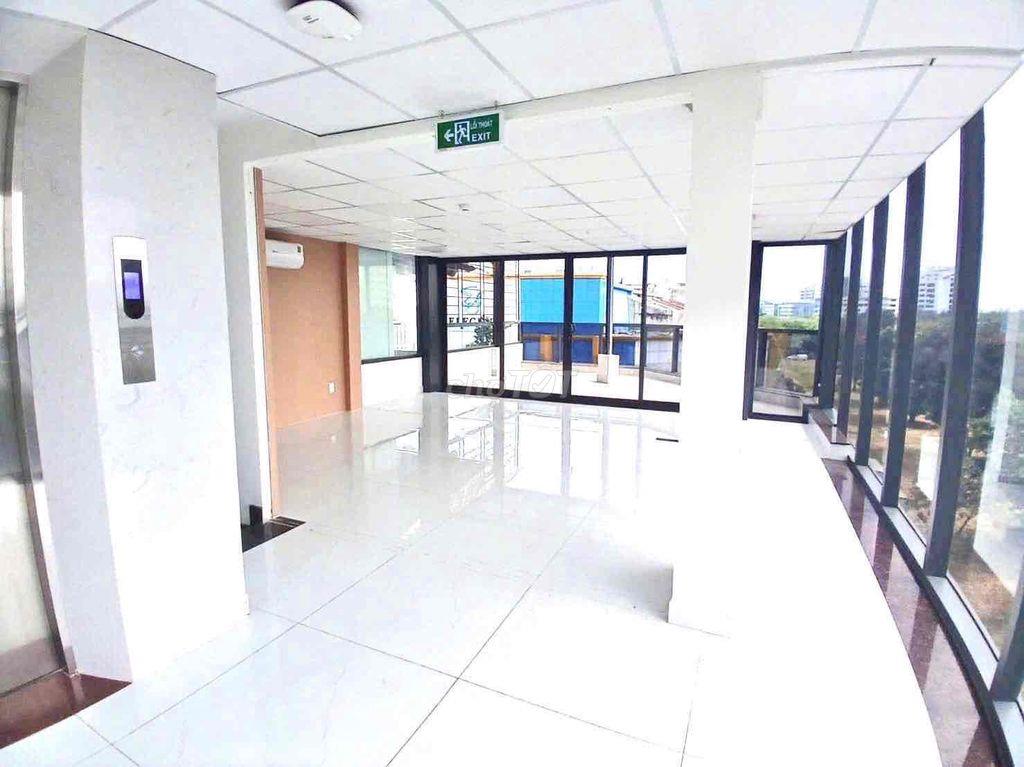 CHO THUÊ CĂN GÓC 3 MẶT TIỀN- CÓ THANG MÁY- 75 triệu