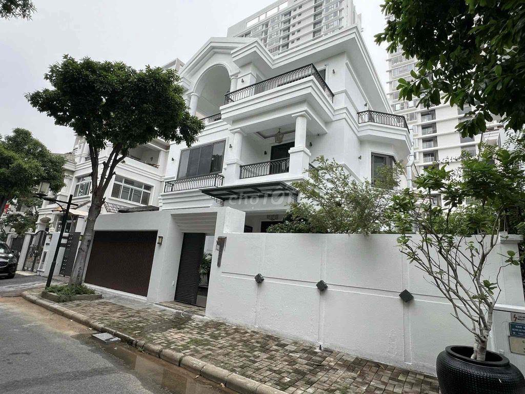 CHO THUÊ BIỆT THỰ ĐẸP PHÚ MỸ HƯNG- FULL NỘI THẤT 115 triệu