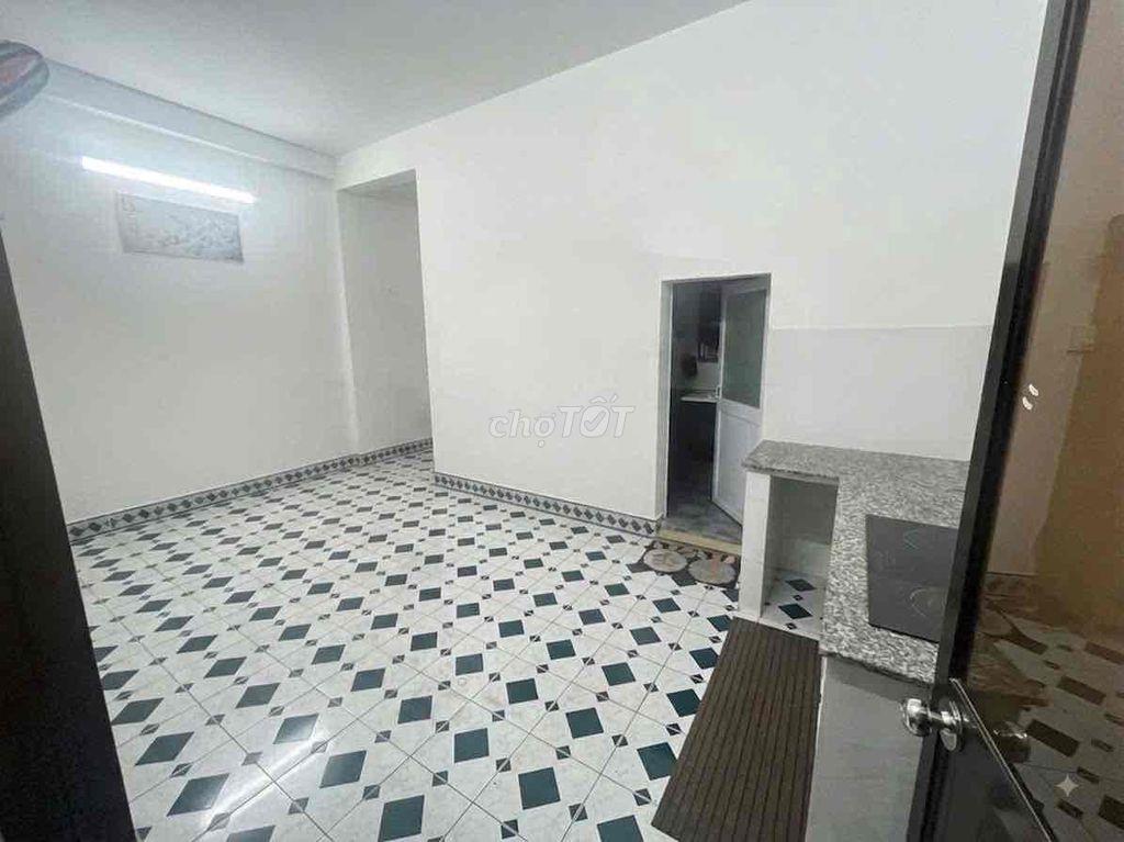 CHO THUÊ NHÀ KỀ NGUYỄN THỊ THẬP KD TỰ DO 6x2 x 4 Tầng - 38 Triệu