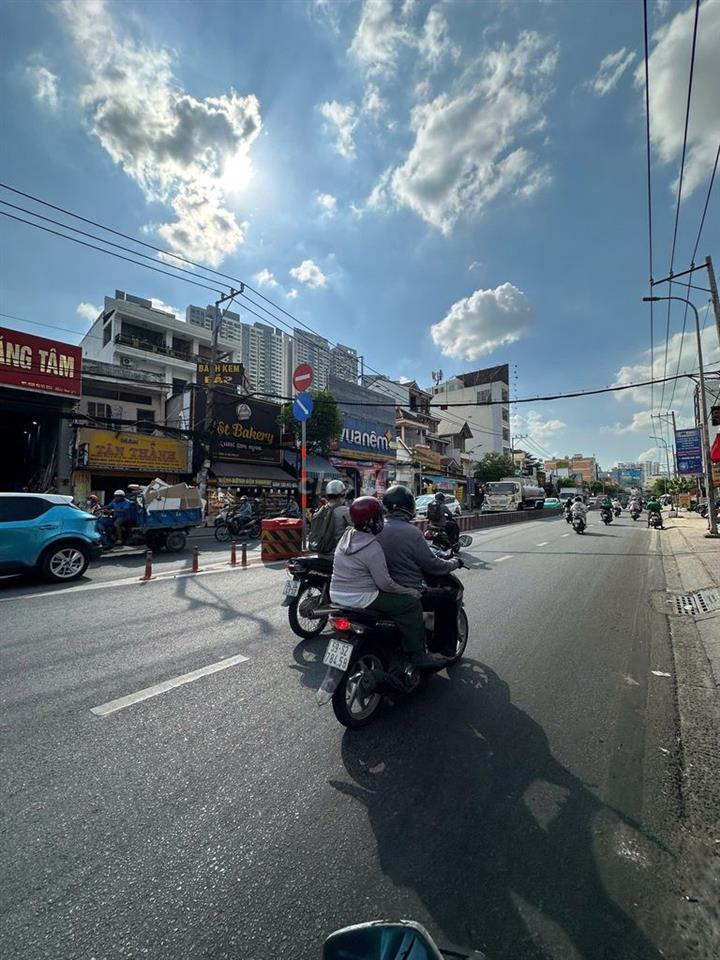 🔥MẶT TIỀN NGUYỄN THỊ THẬP – VỊ TRÍ ĐẮC ĐỊA, GIÁ 35TR/THÁNG