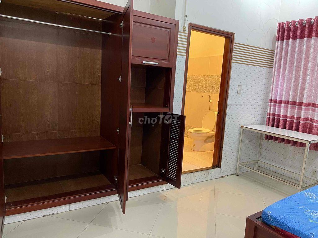 Phòng Full nội thất giá 2.600k, có bảo vệ 24/24