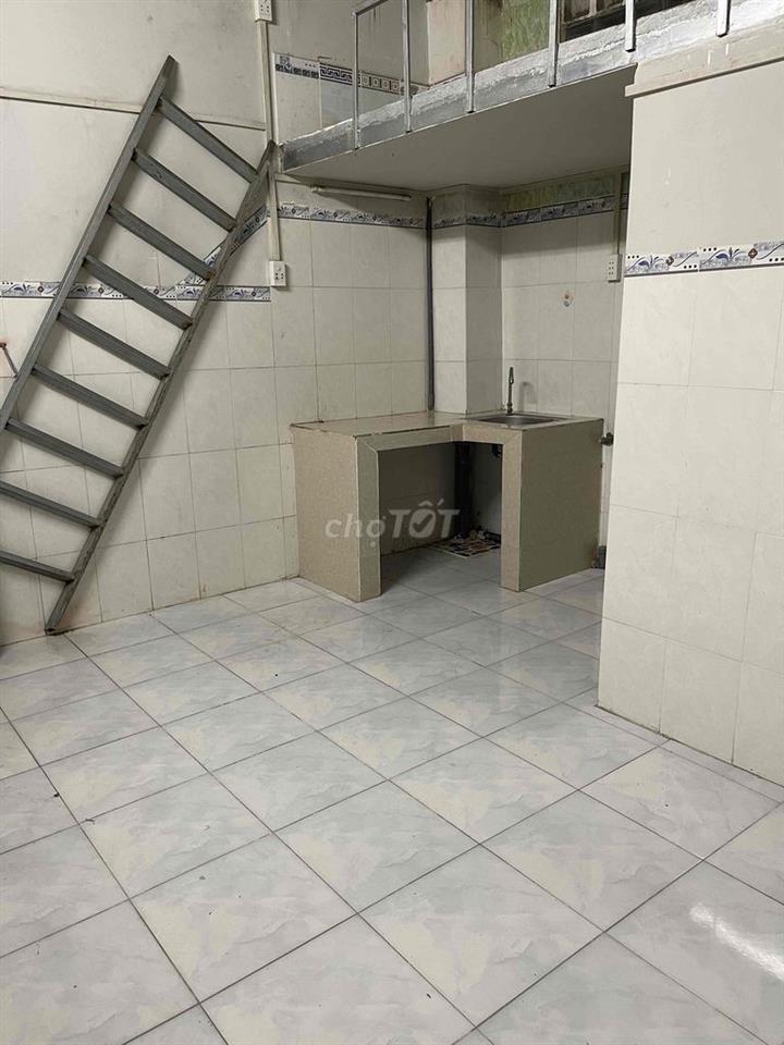 Phòng 3000k có gác lửng, có bảo vệ trông xe