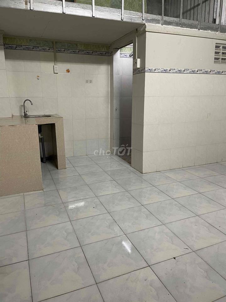 Phòng 3000k có gác lửng, có bảo vệ trông xe