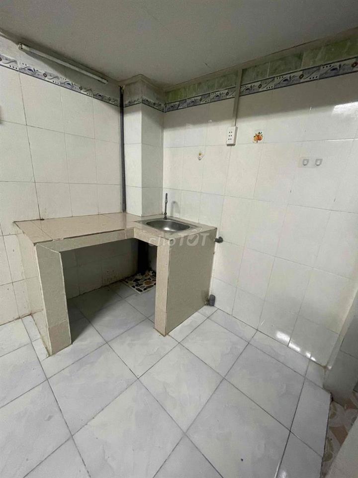 Phòng 3000k có gác lửng, có bảo vệ trông xe