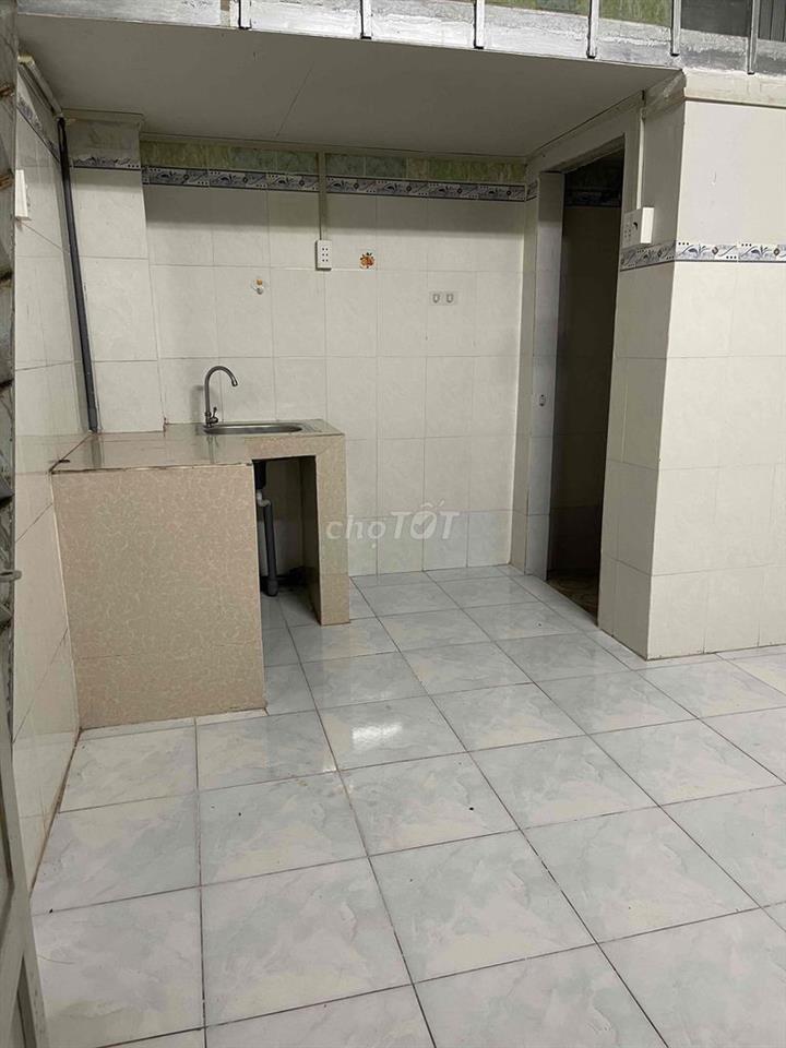 Phòng 3000k có gác lửng, có bảo vệ trông xe