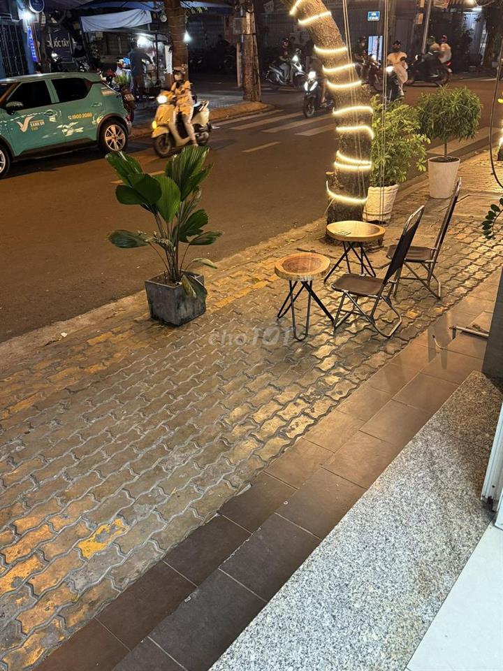 MẶT BẰNG KINH DOANH TRUNG TÂM QUẬN 7 - GẦN NGAY GÓC NGÃ TƯ
