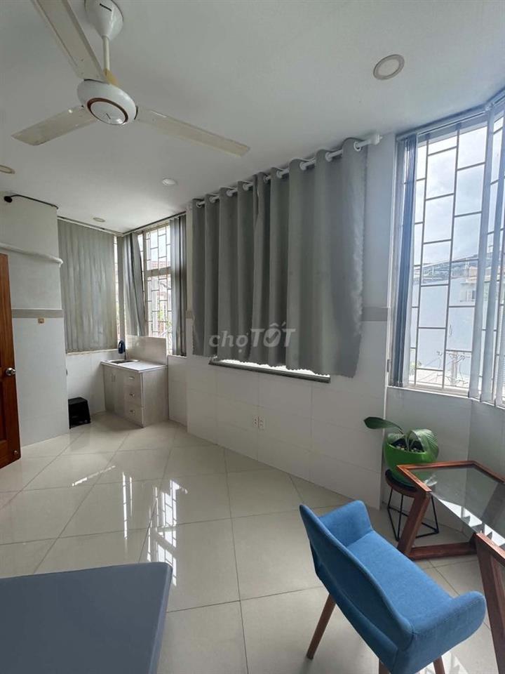CHO THUÊ PHÒNG CÓ BAN CÔNG GẦN LOTTE Q7 - TDTU, UFM, RMIT