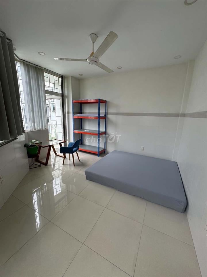 CHO THUÊ PHÒNG CÓ BAN CÔNG GẦN LOTTE Q7 - TDTU, UFM, RMIT