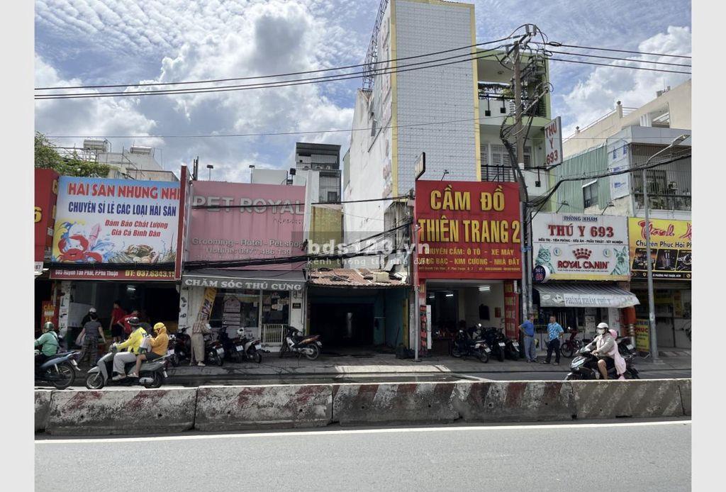 Cho thuê mặt bằng mặt tiền Quận 7 - vị trí vàng ngay chân cầu Phú Mỹ