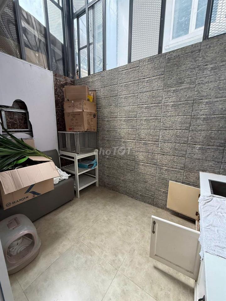 Cho thuê phòng Studio mặt tiền đường Cao Triều Phát