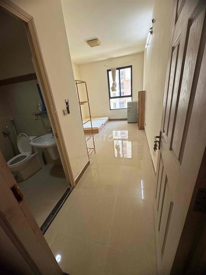 Cần cho thuê 1 phòng WC riêng trong căn hộ chung cư Đức Khải quận 7