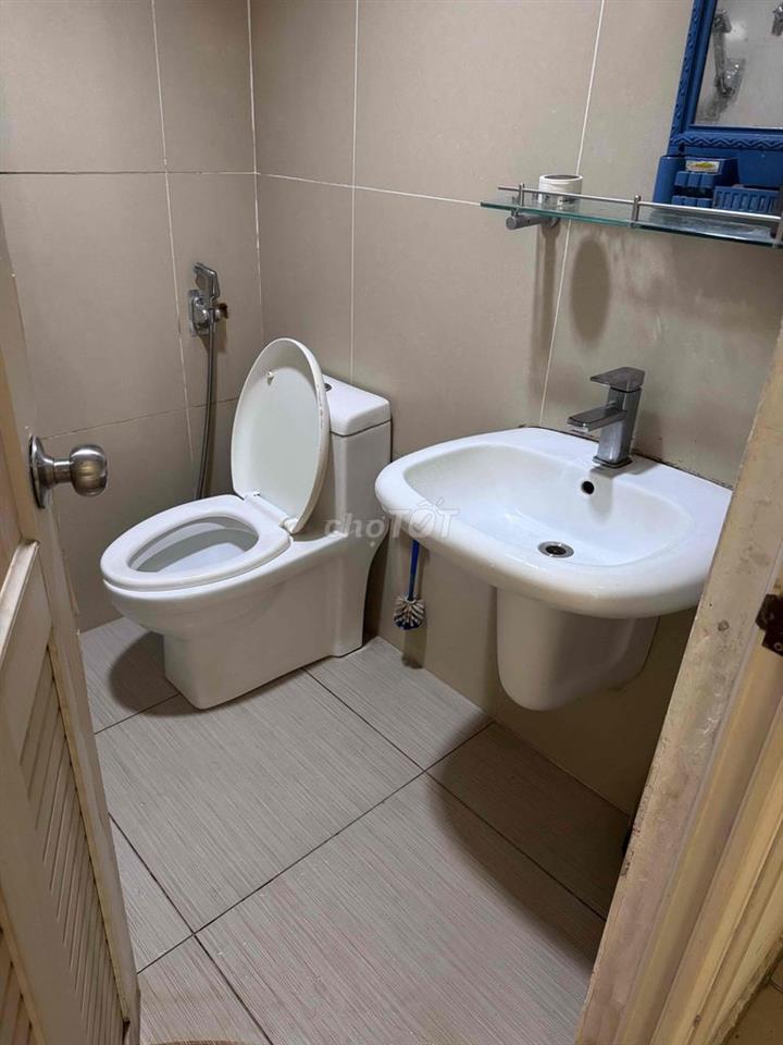 còn *** 1 phòng giá rẻ ở 1 người 1 phòng trong căn hộ chung cư Đứ