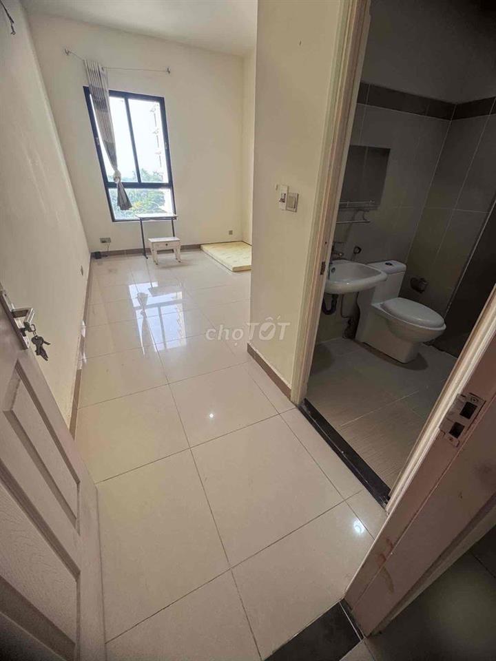 cần cho thuê 1 phòng toilét riêng trong căn hộ chung cư Đức khải quận7