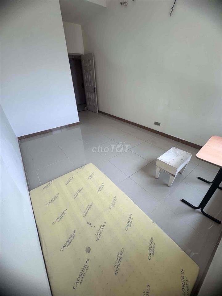 cần cho thuê 1 phòng toilét riêng trong căn hộ chung cư Đức khải quận7