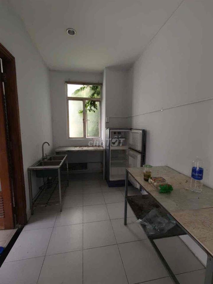 PHÒNG TO 40-50M2 TÁCH BẾP KHU LÝ PHỤC MAN Q7
