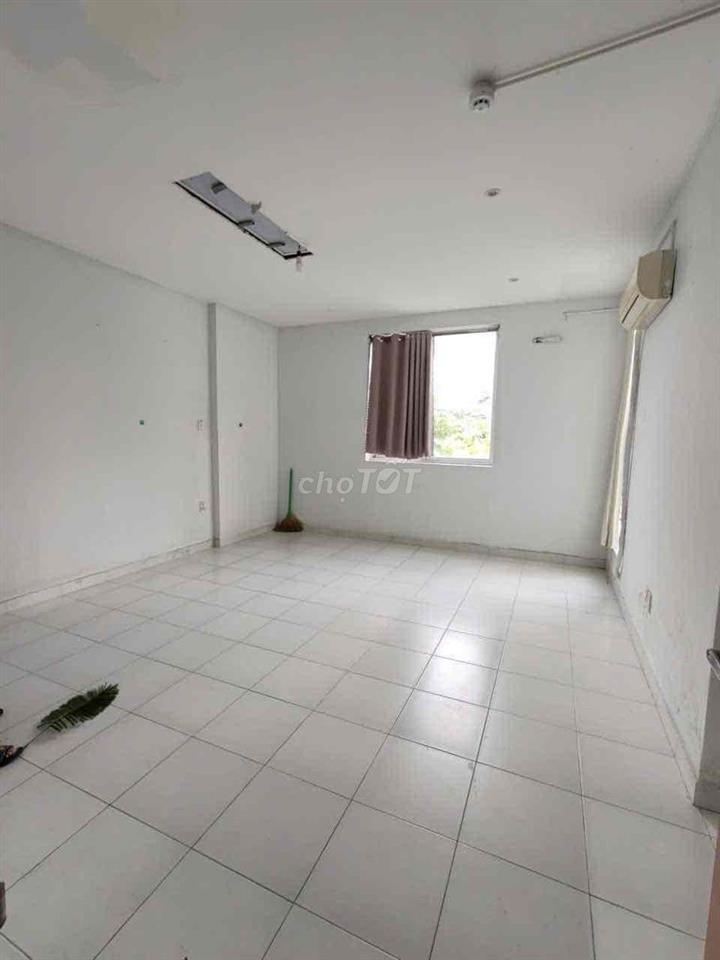 PHÒNG TO 40-50M2 TÁCH BẾP KHU LÝ PHỤC MAN Q7