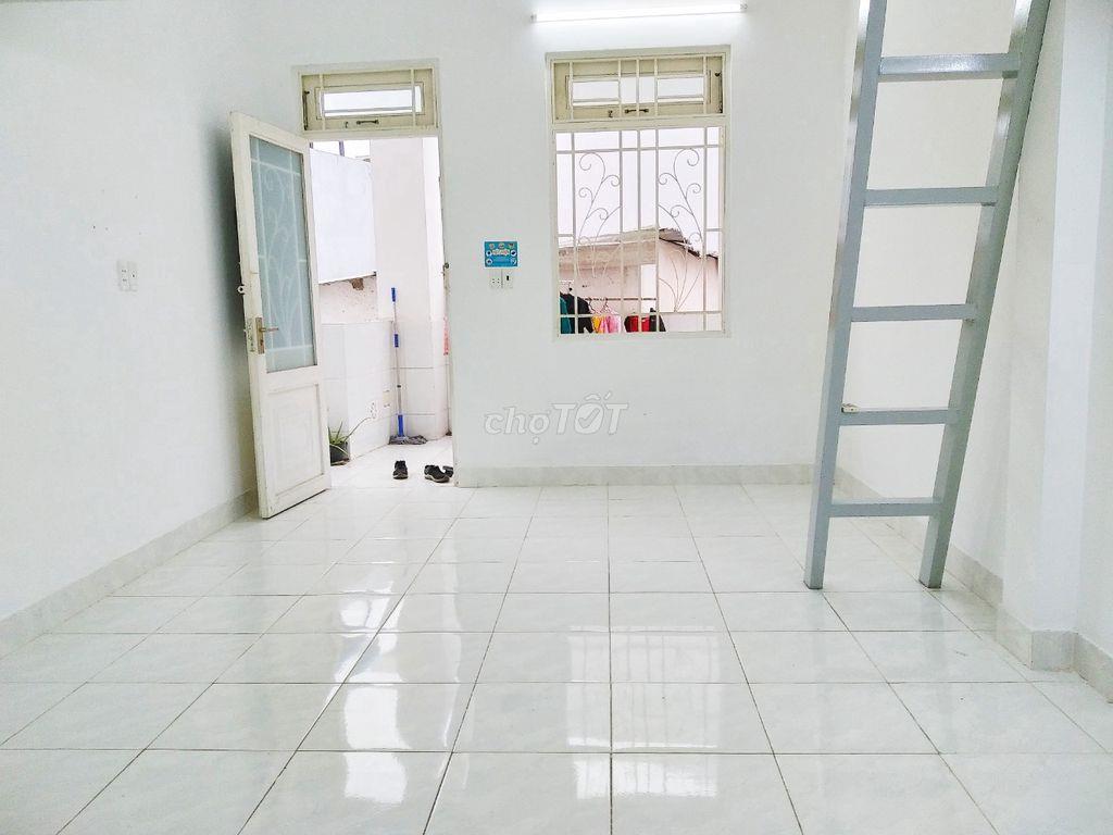 DT 25m2, gác cao 1M7, có máy lạnh-457 HTP Q7 gần KCX Tân Thuận, ĐH UFM