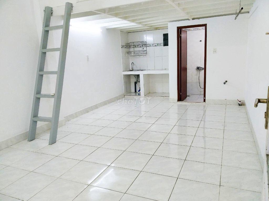 DT 25m2, gác cao 1M7, có máy lạnh-457 HTP Q7 gần KCX Tân Thuận, ĐH UFM