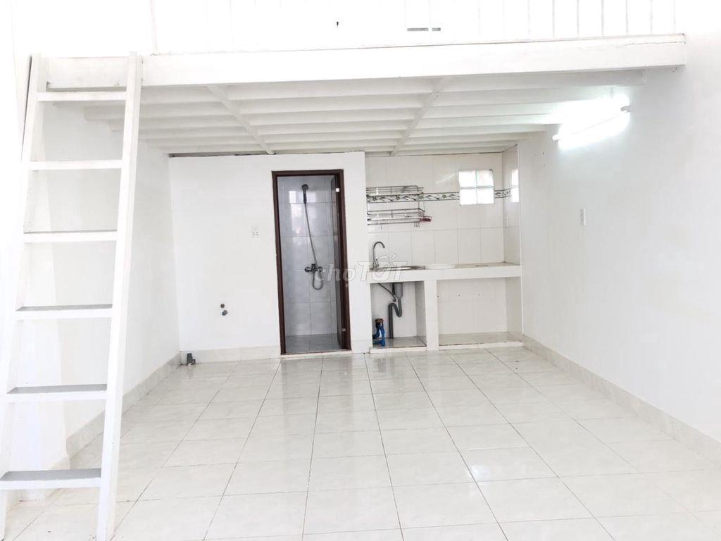 DT 25m2, gác cao 1M7, có máy lạnh-457 HTP Q7 gần KCX Tân Thuận, ĐH UFM