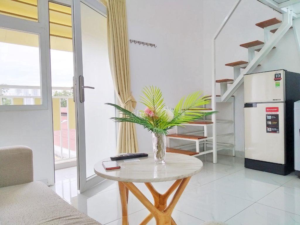 Gác cao 1m7, Ban công, cửa sổ trời, rất thoáng- 85 Nguyễn Văn Quỳ Q7