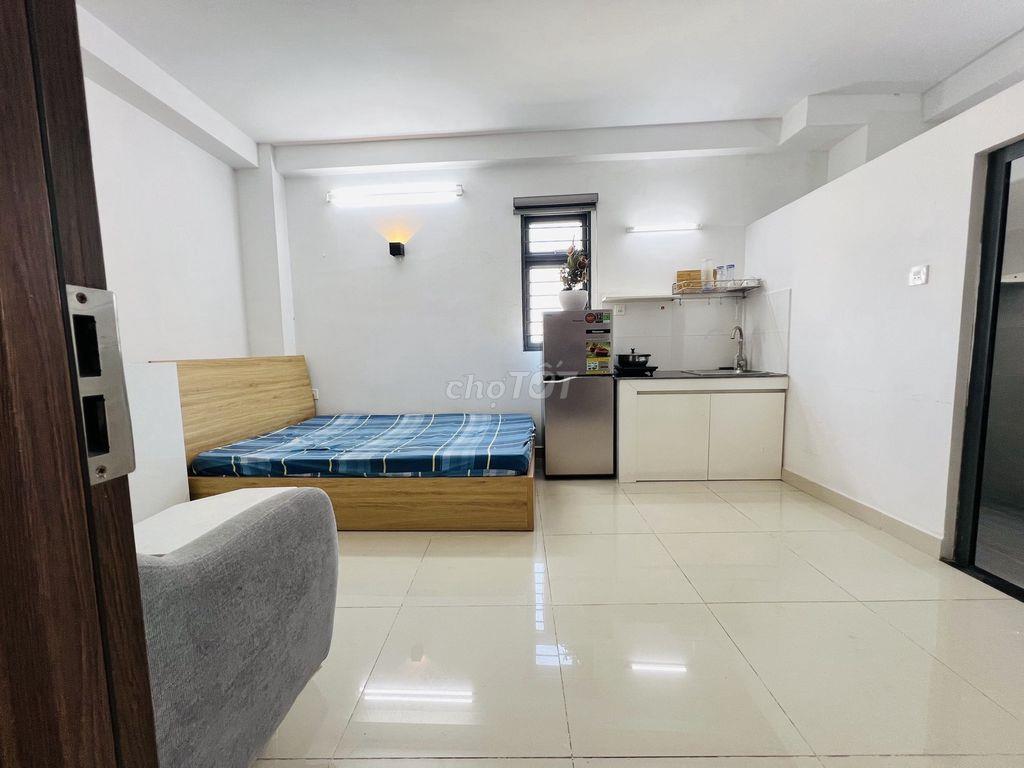 Phòng cửa sổ trời, full nội thất, máy giặt riêng-cách chợ Tân Mỹ 500m