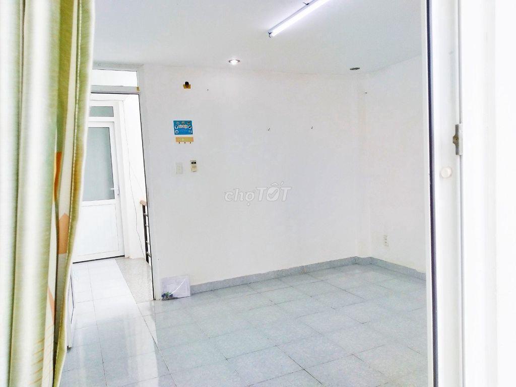 Khu Tân Quy Q7- Phòng có máy lạnh, ban công riêng, cửa sổ cực thoáng