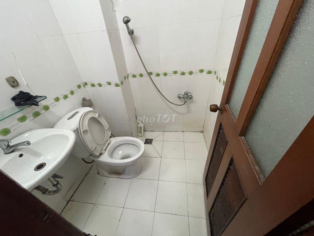 Khu Tân Quy Q7- Phòng có máy lạnh, ban công riêng, cửa sổ cực thoáng