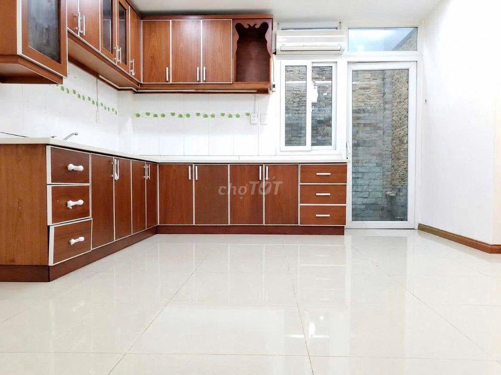 Phòng tầng trệt, có giếng trời thông thoáng- khu Tân Quy Quận 7