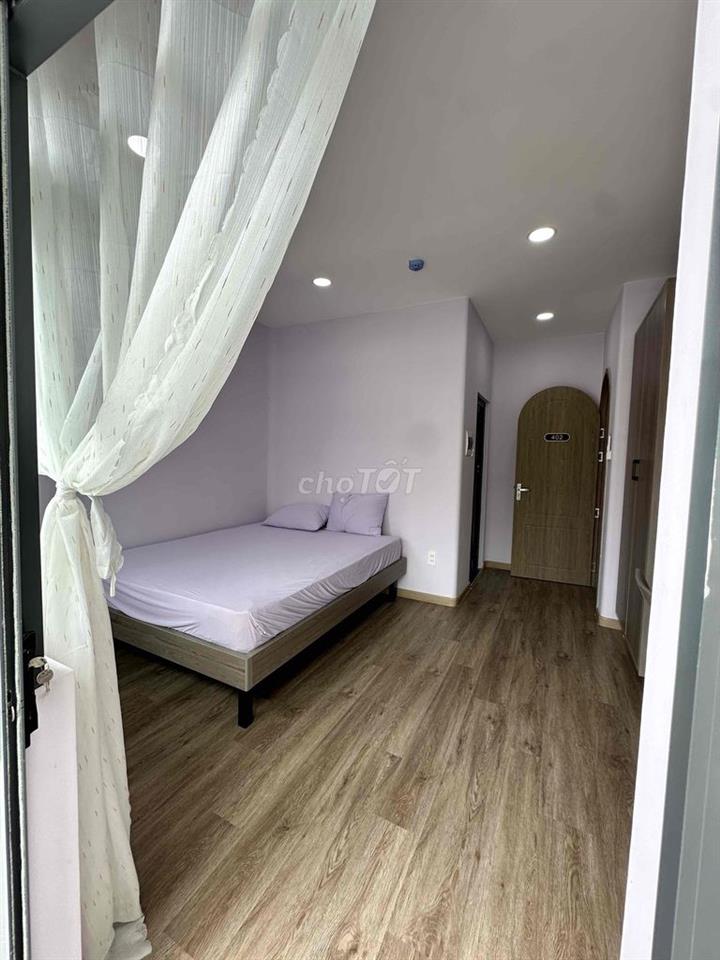 phòng 301 (màu cam), 402 (màu tím), 501 (màu hồng)