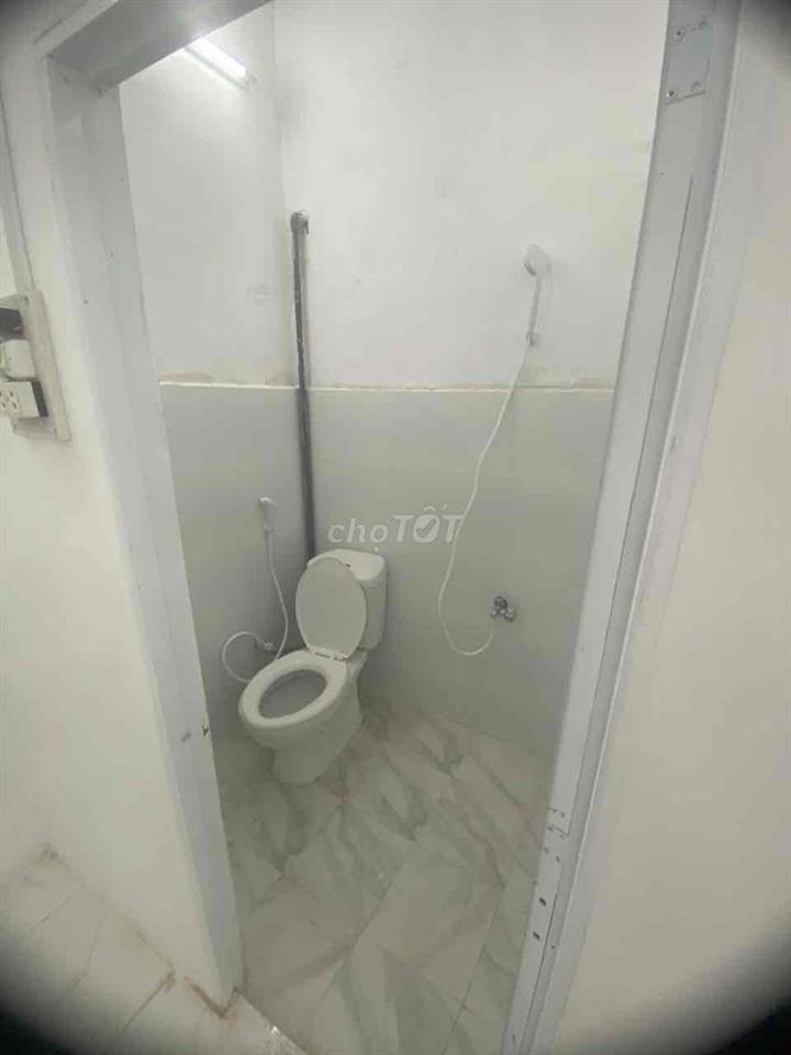 Phòng trống gần chợ trung tâm thương mại