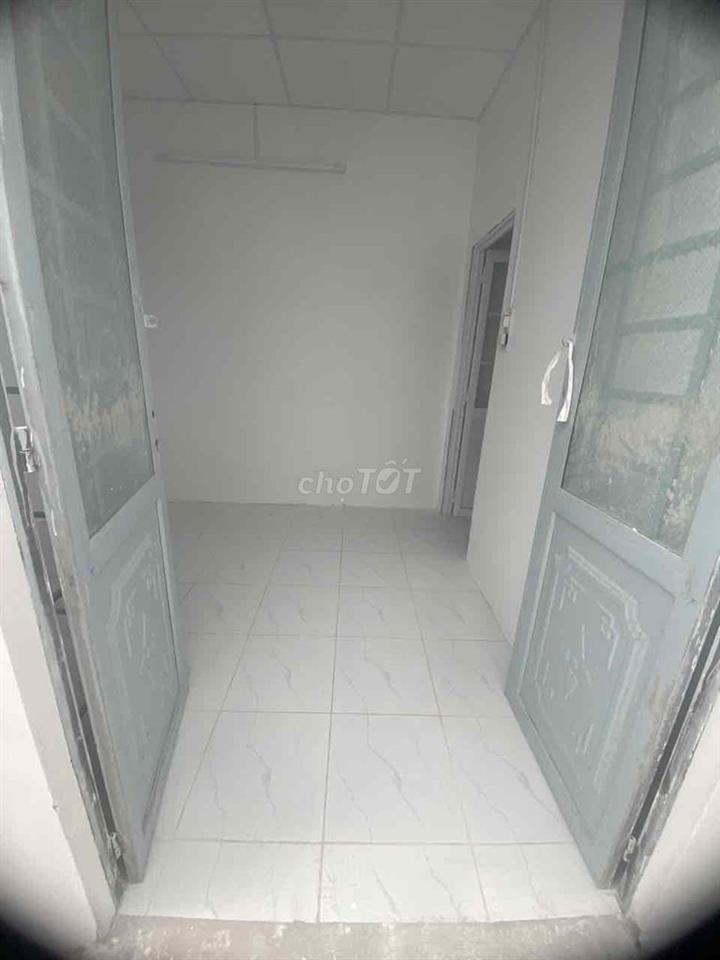 Phòng trống gần chợ trung tâm thương mại