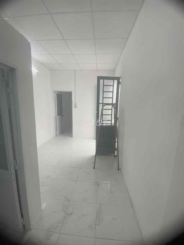 Phòng trống gần chợ trung tâm thương mại