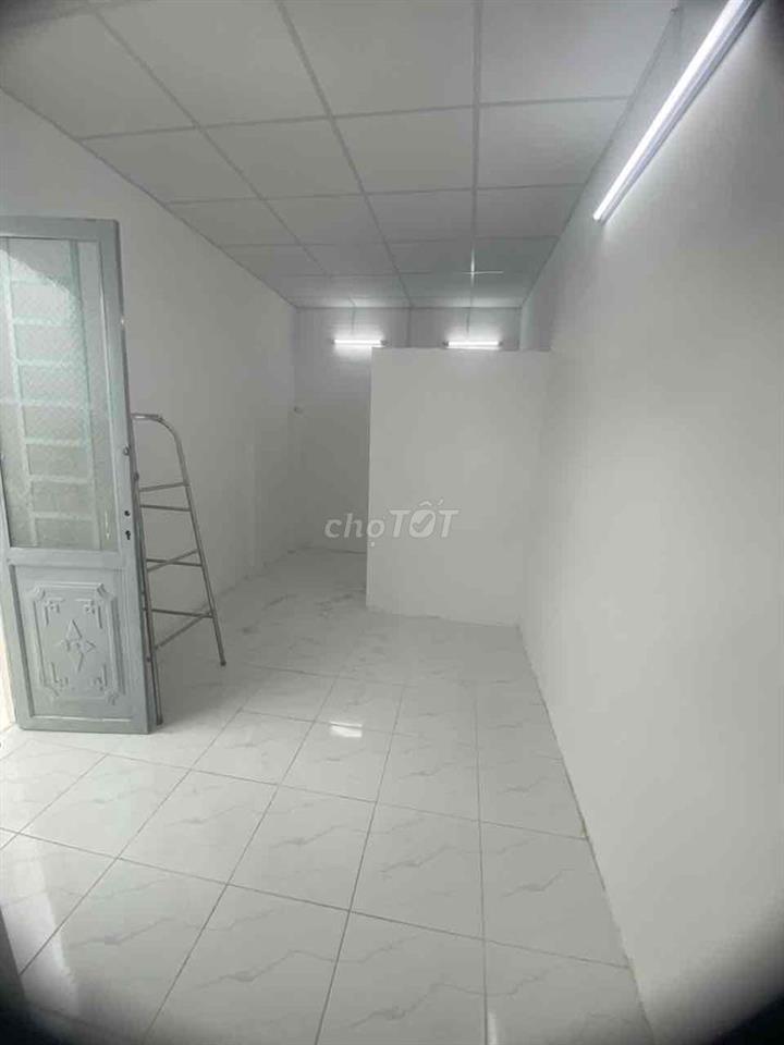 Phòng trống gần chợ trung tâm thương mại