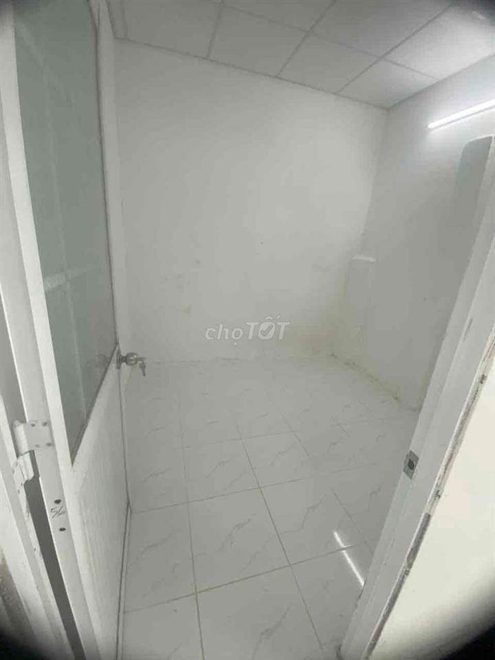 Phòng trống gần chợ trung tâm thương mại