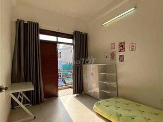 Phòng trọ full nội thất, ban công q7