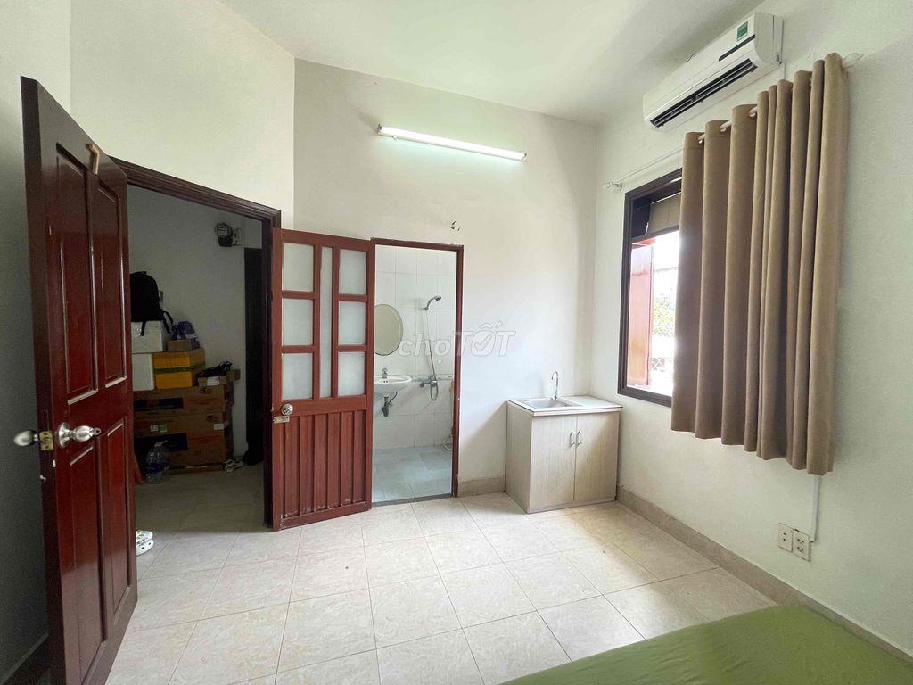 Phòng trọ full nội thất, ban công q7