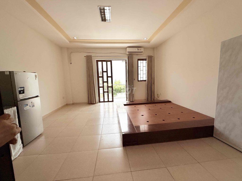 Cho Thuê phòng ban công thoáng full nội thất gần Bx q8 ql50