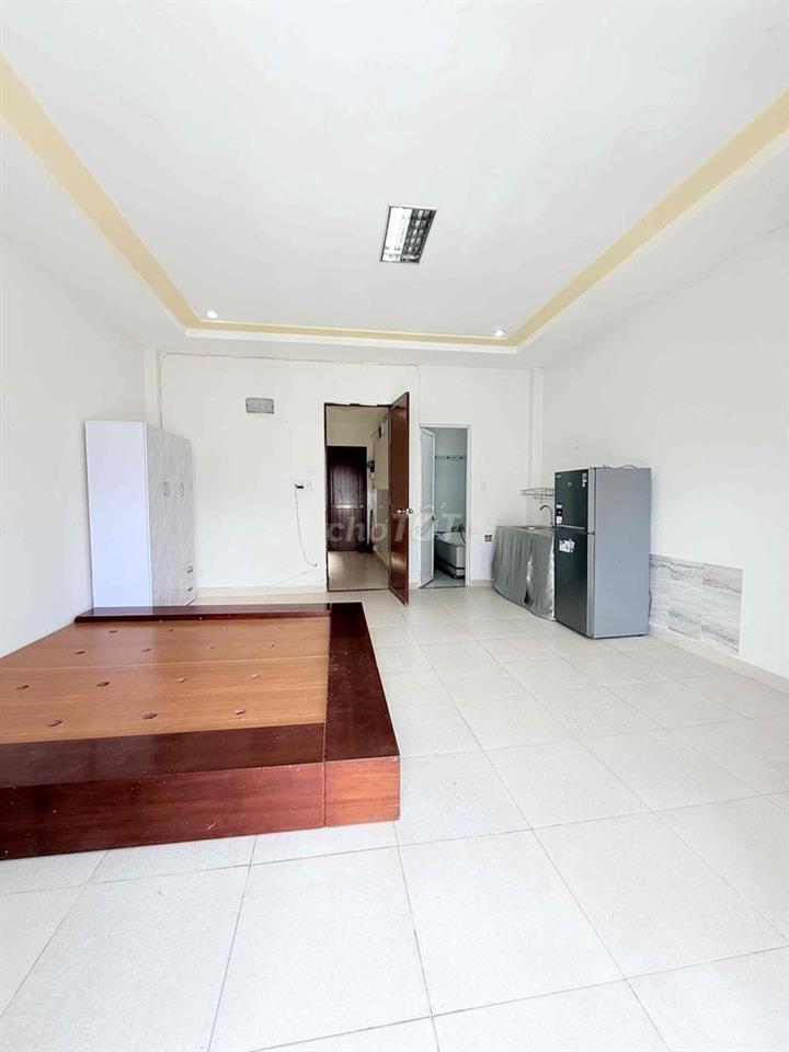 Cho Thuê phòng ban công thoáng full nội thất gần Bx q8 ql50