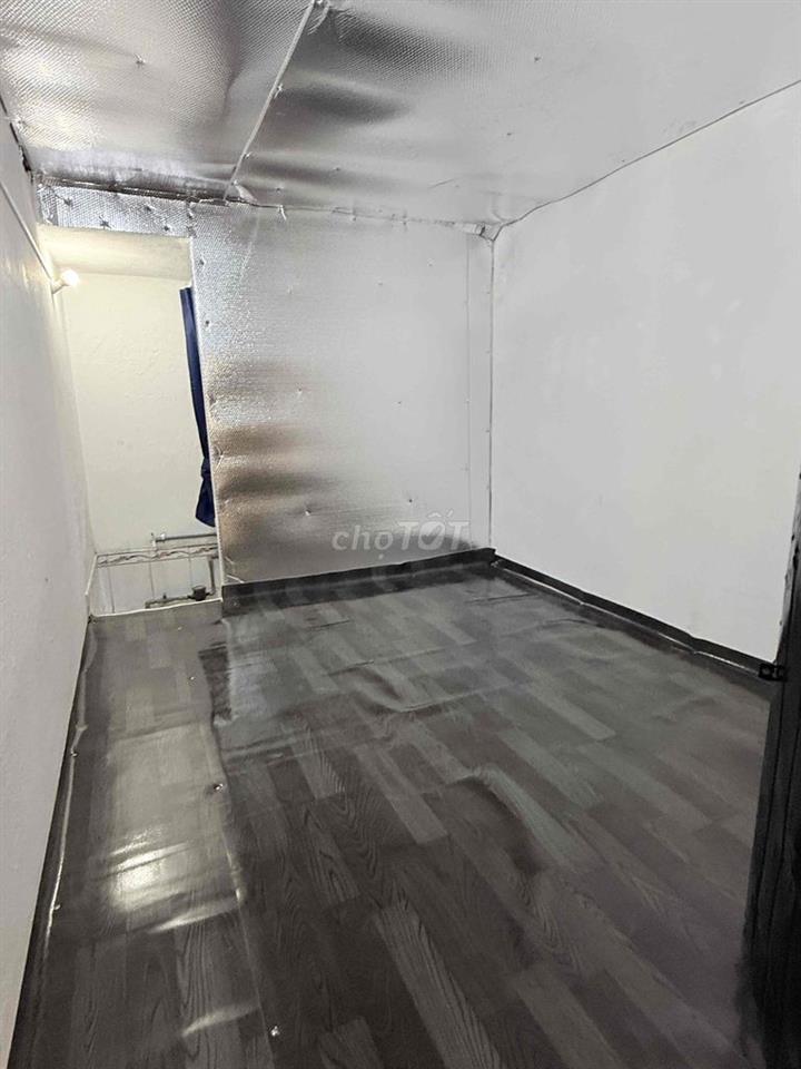 cho thuê phòng k gác hẻm 15 bùi văn ba gần kcx ufm