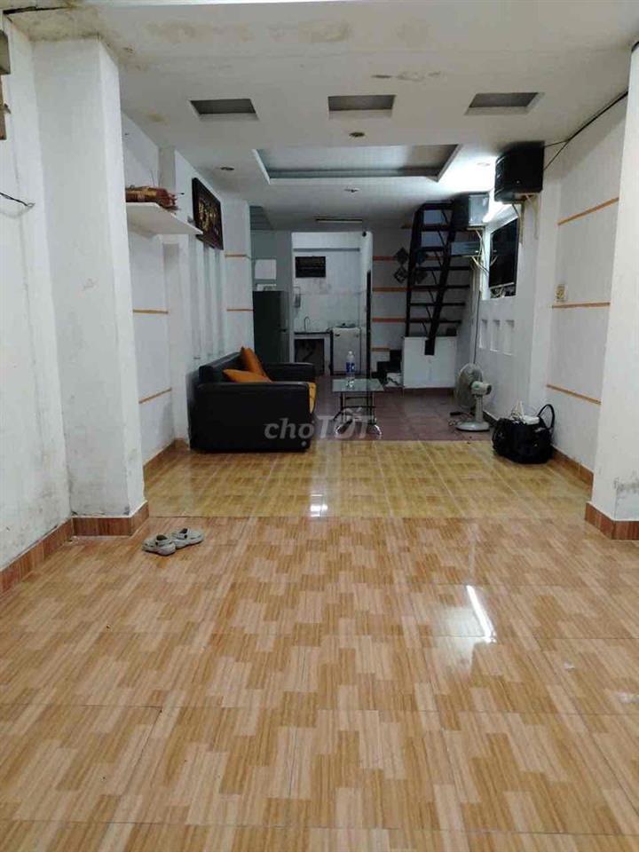 minh còn 2 phòng trông