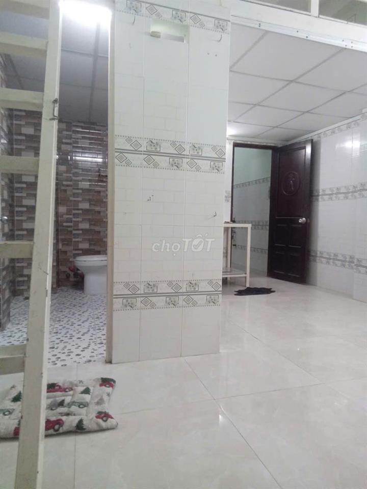 Phòng trọ Quận 7 30m² có gác, ban công